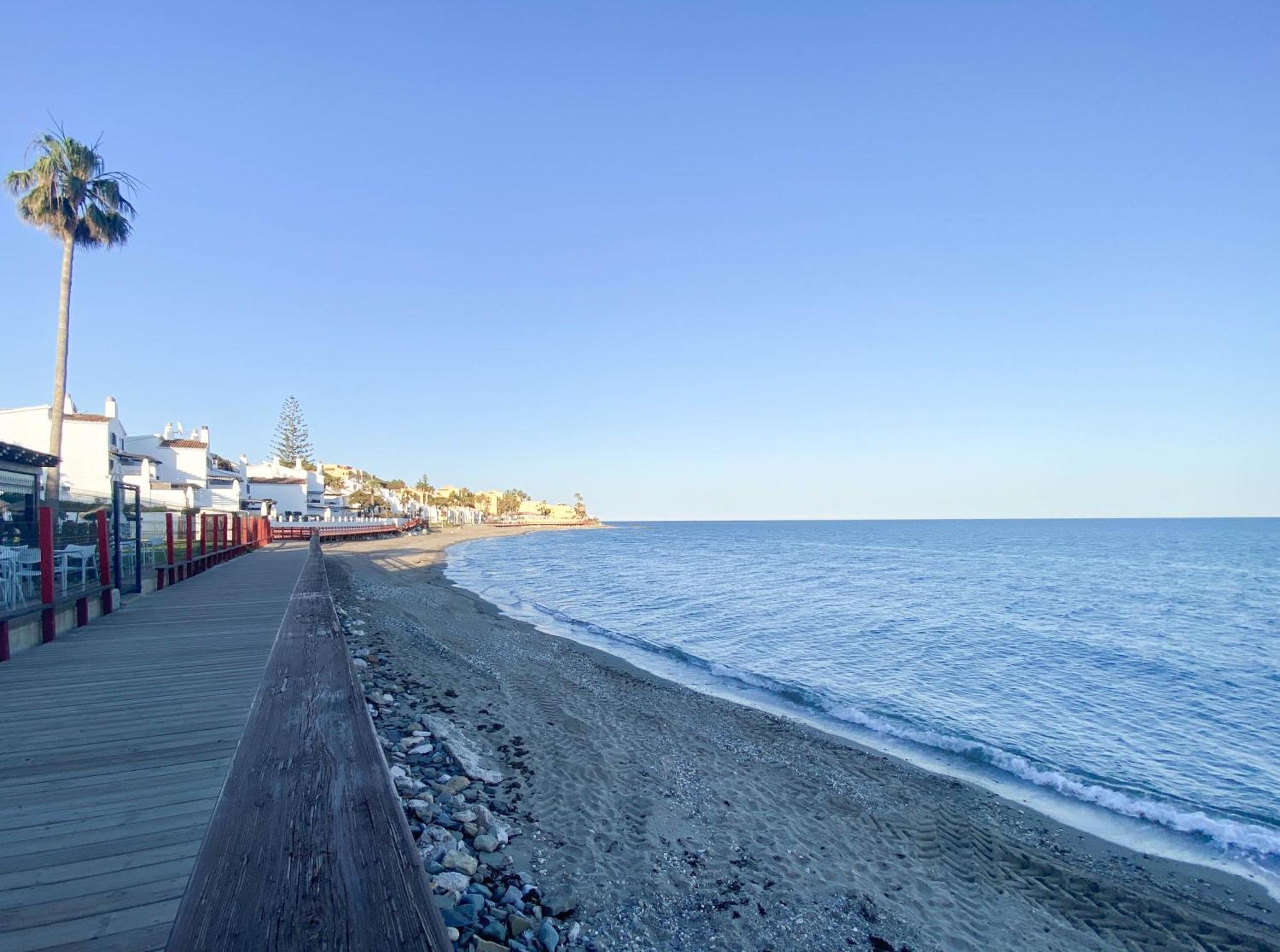 Frontline Beach Ground Floor With Privet Garden, Mi Capricho 16 Mijas Exteriör bild