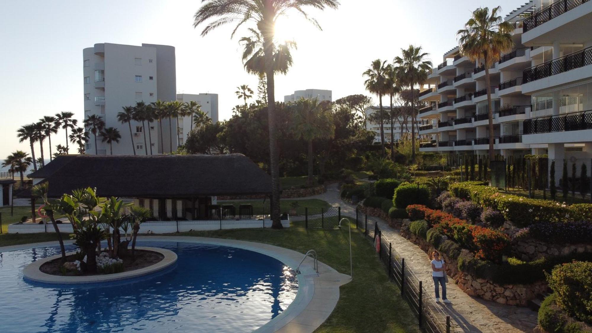 Frontline Beach Ground Floor With Privet Garden, Mi Capricho 16 Mijas Exteriör bild