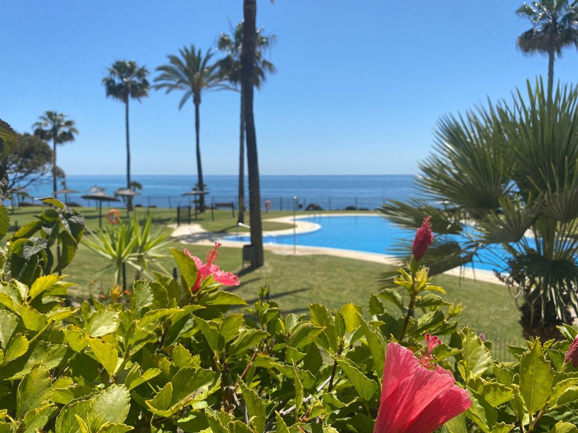 Frontline Beach Ground Floor With Privet Garden, Mi Capricho 16 Mijas Exteriör bild