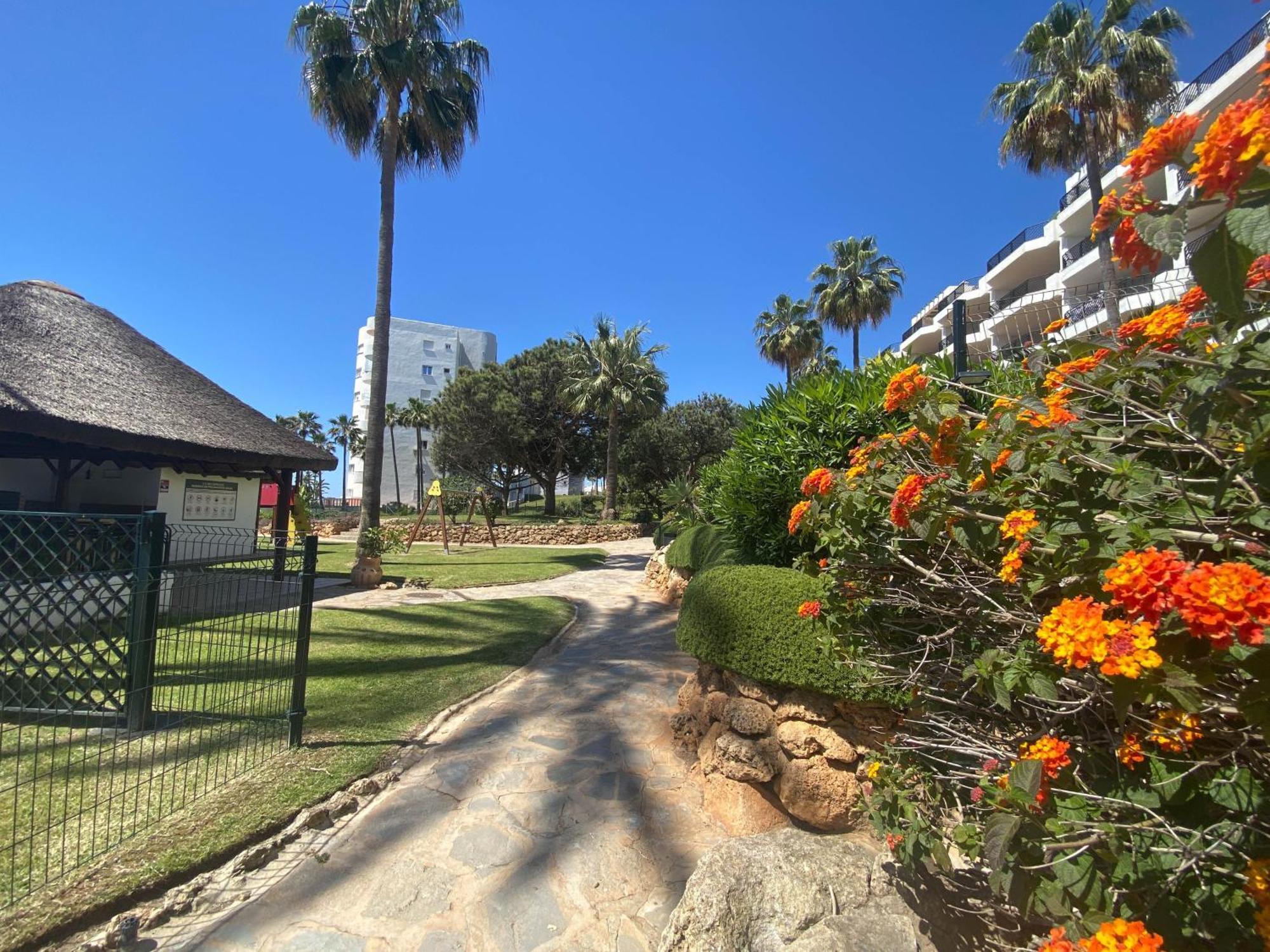 Frontline Beach Ground Floor With Privet Garden, Mi Capricho 16 Mijas Exteriör bild