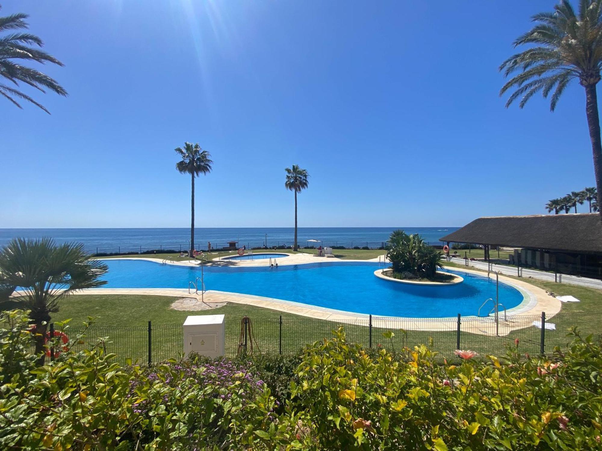 Frontline Beach Ground Floor With Privet Garden, Mi Capricho 16 Mijas Exteriör bild