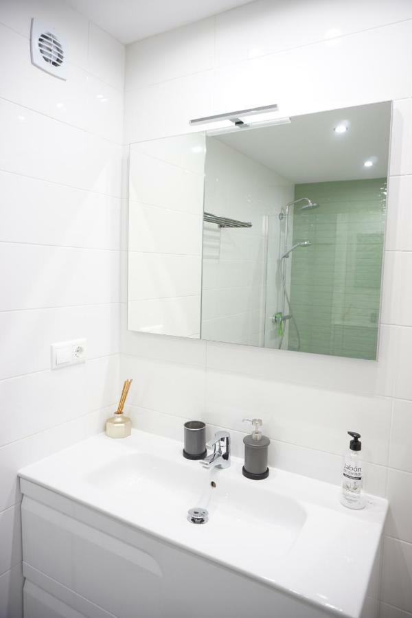 Frontline Beach Ground Floor With Privet Garden, Mi Capricho 16 Mijas Exteriör bild